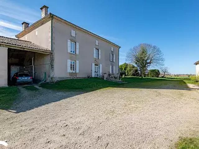Matha 17160 Achat / Vente maison 13 pièces t13 parking