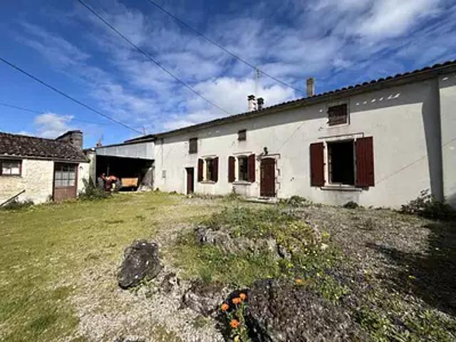Matha 17160 Achat / Vente maison 4 pièces t4 au dernier étage parking