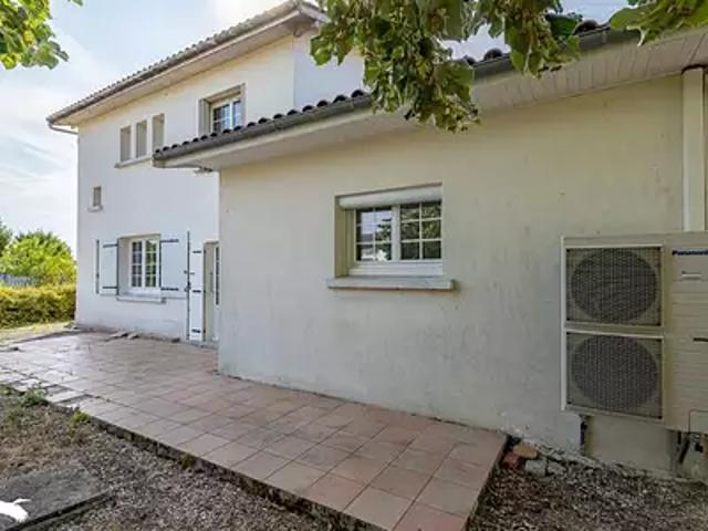 Matha 17160 Achat / Vente maison 6 pièces t6 au dernier étage parking