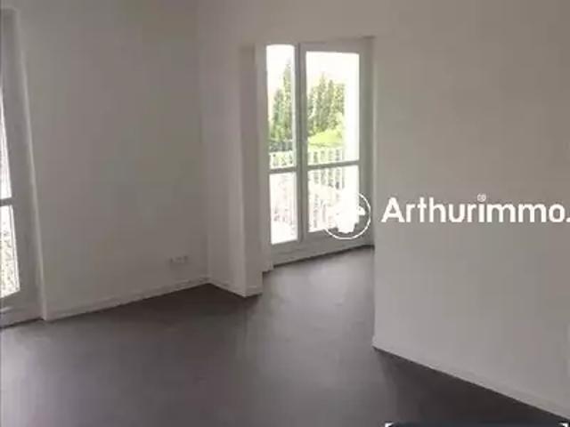 Matha 17160 Location appartement 5 pièces t5