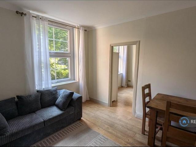 Matilda House, London, E1W 2 bed flat to rent £2,500 pcm £577 pw