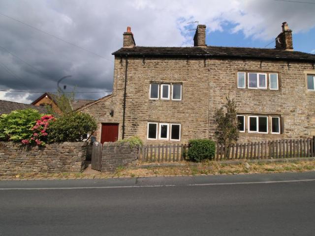 Matley Lane, Matley, Stalybridge. 3 bed cottage to rent £1,300 pcm £300 pw