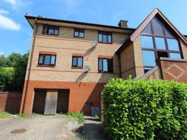 Maudsley Close, Shenley Lodge, Milton. 2 bed flat to rent £1,095 pcm £253 pw