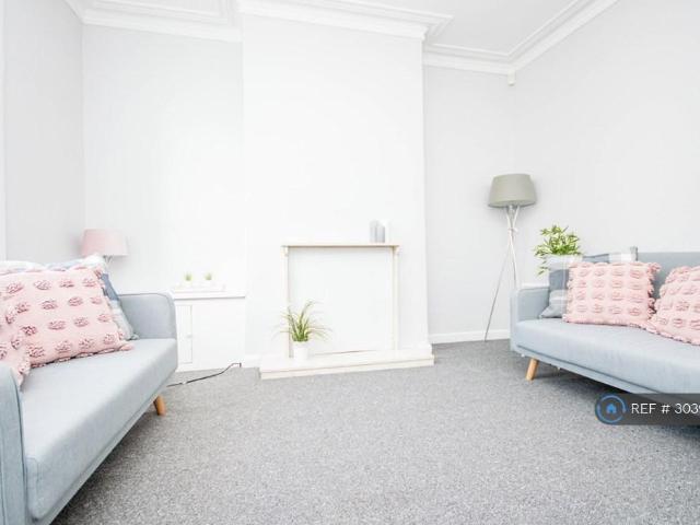 Maudsley Street, Accrington, BB5 2 bed terraced house to rent £700 pcm £162 pw