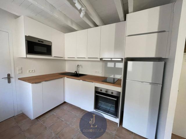MAUGUIO: Maison F3 51 m² à louer beaucoup de charme MEUBLEE