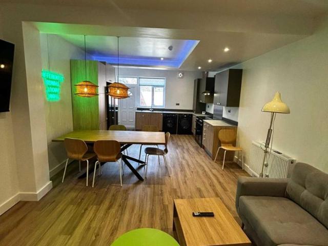 Mauldeth Road, Manchester 6 bed terraced house to rent £4,368 pcm £1,008 pw