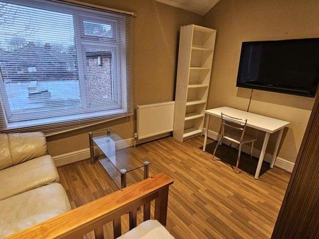 Mauldeth Road, Manchester, M14 3 bed flat to rent £1,825 pcm £421 pw