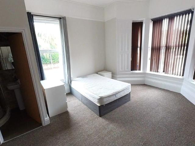 Mauldeth Road, Manchester M20, 11 bed detached house to rent, £672 pppm | PrimeLocation