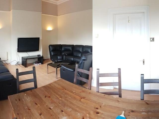 Mauldeth Road Bridge, Mauldeth Road, Manchester, M14 6DH, United Kingdom | 10 bed house for rent #38783833 | Rentberry