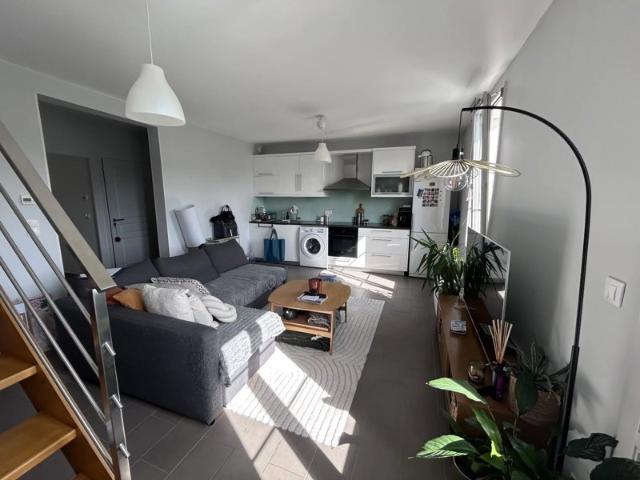 MAULE CENTRE VILLE APPARTEMENT EN DUPLEX