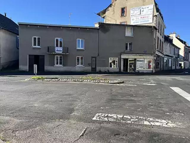 Mauriac 15200 Achat / Vente maison 9 pièces t9
