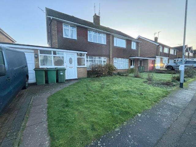 Maurice Drive, Countesthorpe, Leicester 3 bed semi detached house to rent £1,200 pcm £277 pw