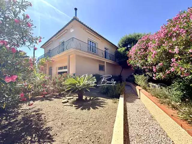 Maury 66460 Achat / Vente maison 7 pièces t7 au dernier étage terrasse