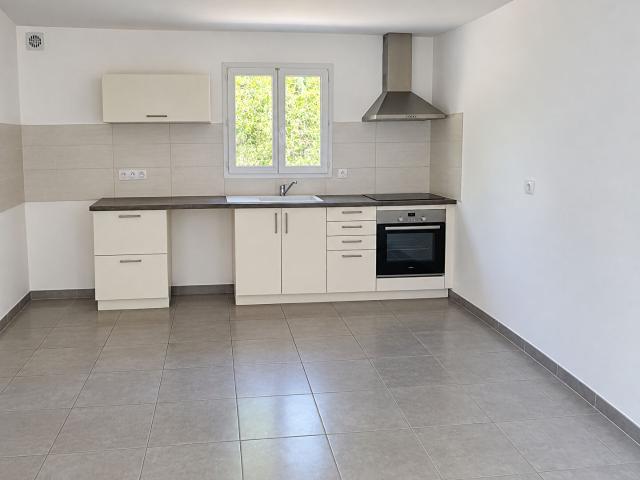Maussane les Alpilles: Location maison/app. 3 chambres+terrain+garage