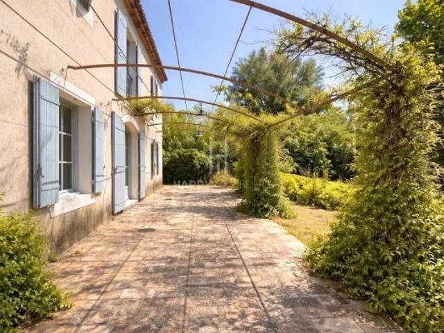 Maussane, Quartier calme sur très beau terrain