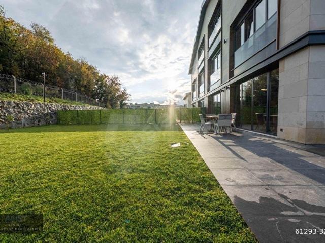 Ormanada 'ya komşu Zekeriyaköy'de Büyük Bahçeli Asansörlü Kiralık Villa
