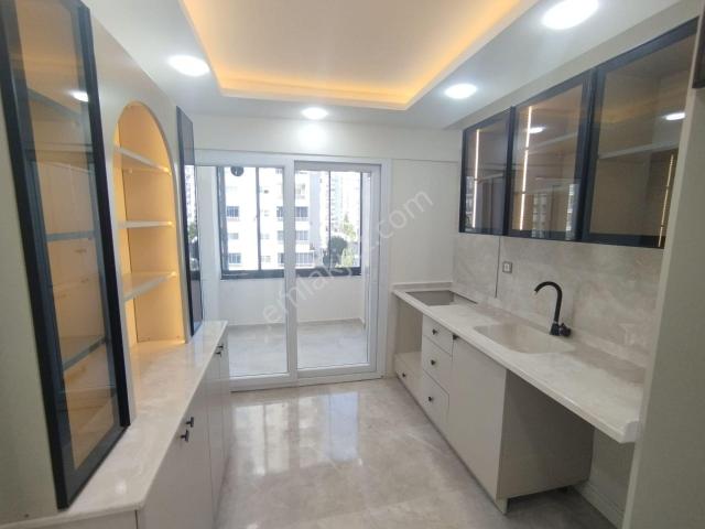 Mavi Bulvara Yakın Sitede Modern İç Tasarımlı 3+1 Kapalı Mutfaklı Cazip Ekstralı Daire
