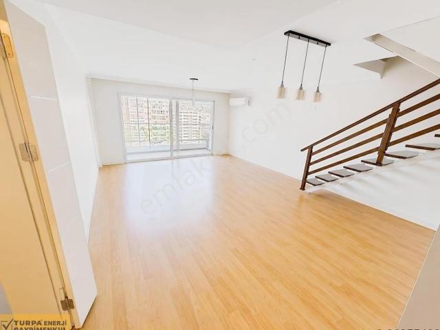 Mavişehir Emlak Konut Havuz Cepheli Satılık 4+1 Dubleks Daire