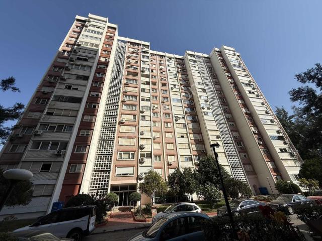 Mavişehir'de Deniz Manzaralı Tadilatlı Satılık 3+1 Daire
