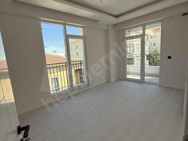 MAVİRA GAYRİMENKUL'DEN EMEK MAHALLESİN'DE GENİŞ 1+1 DAİRE