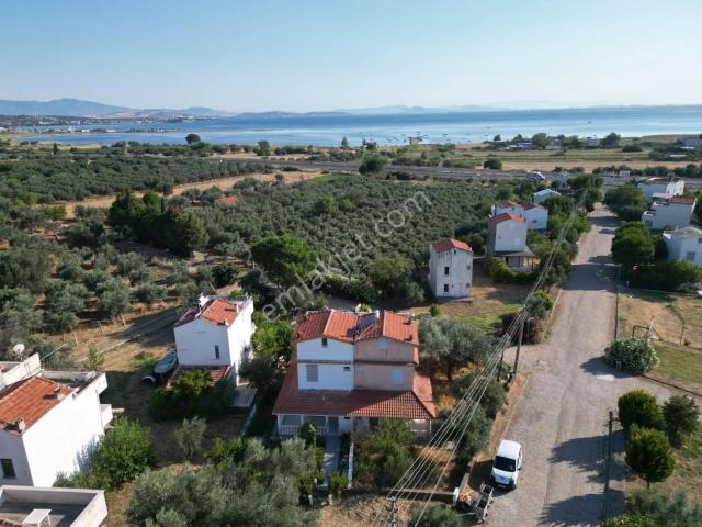 Mavikent'te Satılık Geniş Bahçeli Tripleks Villa