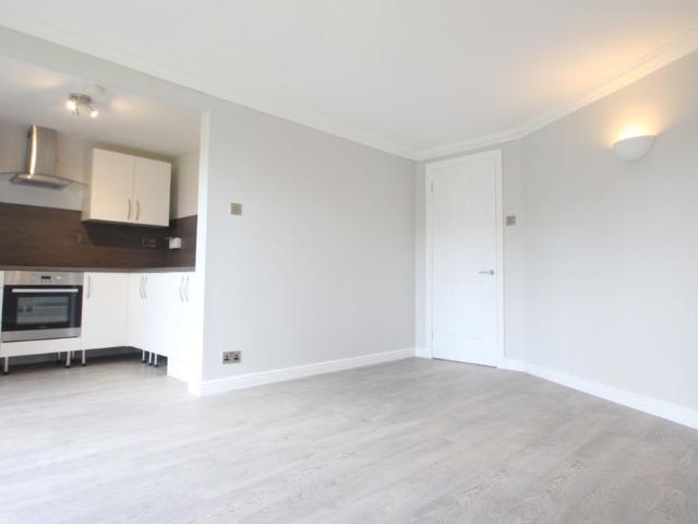 Mavisbank Gardens, Glasgow G51, 2 bed flat to rent, £1,100 pcm | PrimeLocation