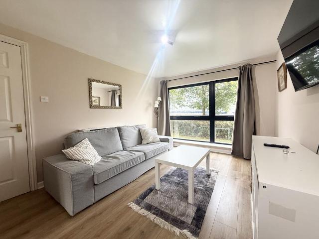 Mavisbank Gardens, Glasgow, G51 2 bed flat to rent £1,350 pcm £312 pw