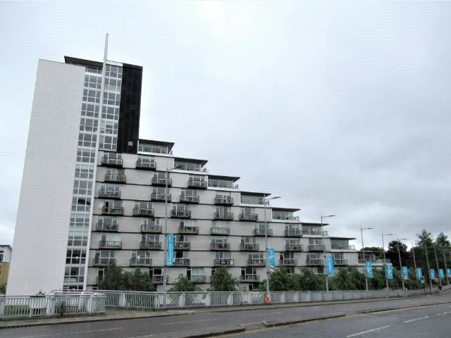 Mavisbank Gardens, Glasgow, G51 2 bed flat to rent £1,395 pcm £322 pw
