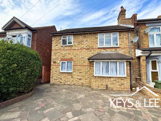 Mawney Road, Romford RM7, 1 bed flat to rent, £1,300 pcm | PrimeLocation