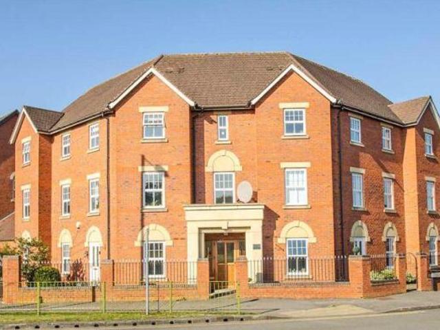 Maxtock Avenue, Lichfield, WS13 2 bed apartment to rent £1,100 pcm £254 pw