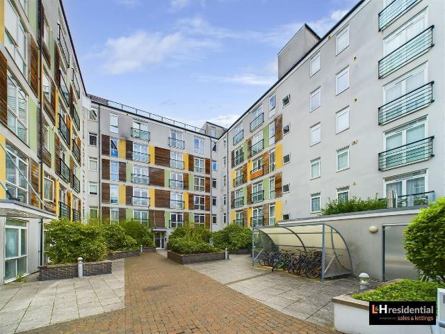 Maxwell Road, Foster House WD6, 1 bed flat to rent, £1,300 pcm | PrimeLocation