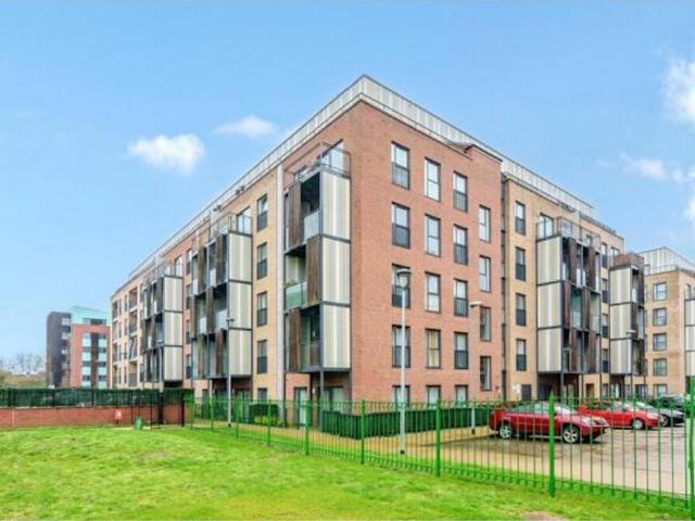 Maxwell Road, Romford, RM7 2 bed apartment to rent £1,850 pcm £427 pw
