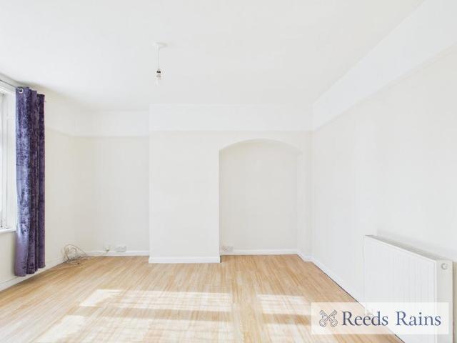 Maxey Road, Dagenham RM9 2 bed terraced house to rent £1,800 pcm £415 pw