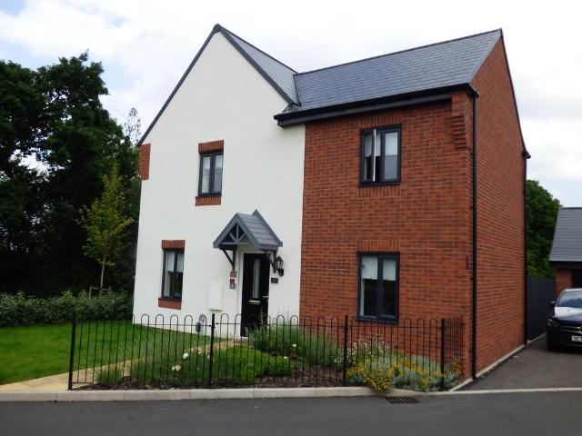 Maxfield Crescent, Telford TF3 4 bed detached house to rent £1,595 pcm £368 pw