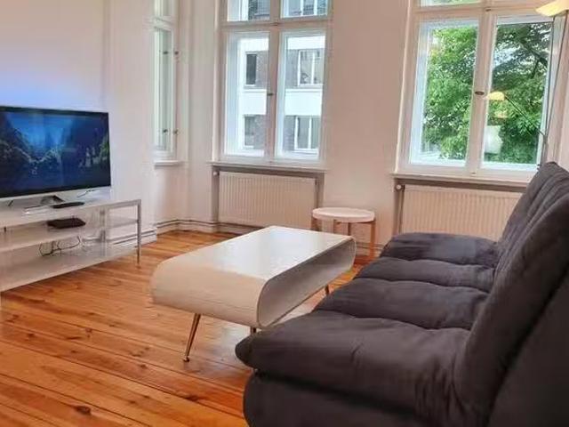 Maxima charmante 2 Zimmer Altbauwohnung mit Balkon