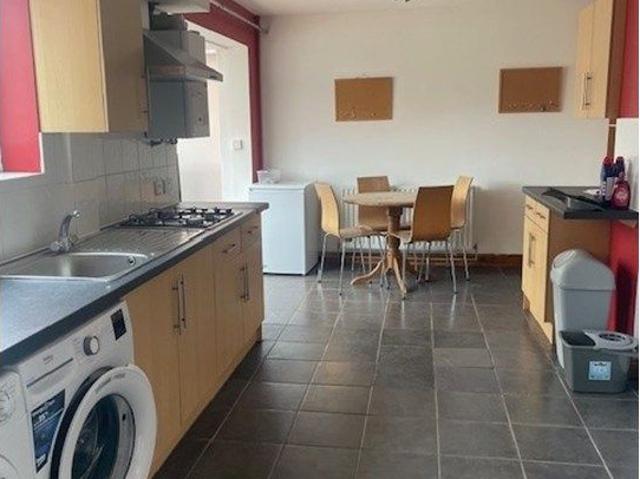 Maytree Close, Guildford GU1, 6 bed semi detached house to rent, £4,200 pcm | PrimeLocation