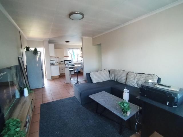 Mayville: 1 December,2 Bed Unfurnished Apartment 1st floor 1 under cover parking