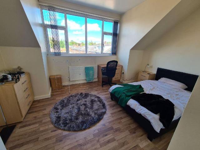 Mayville Terrace, Leeds 5 bed house to rent £3,120 pcm £720 pw