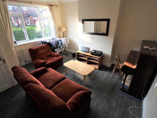 Mayville Place, Hyde Park, Leeds, LS6. 4 bed terraced house to rent £2,340 pcm £540 pw