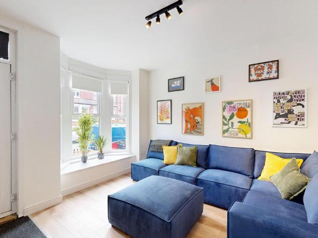 Mayville Street, Hyde Park LS6 6 bed terraced house to rent £4,030 pcm £930 pw
