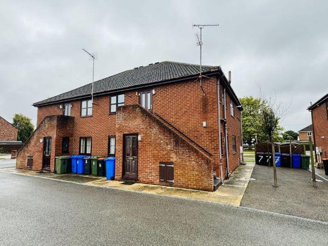MAY COURT, KIRTON 2 bed flat to rent £775 pcm £179 pw