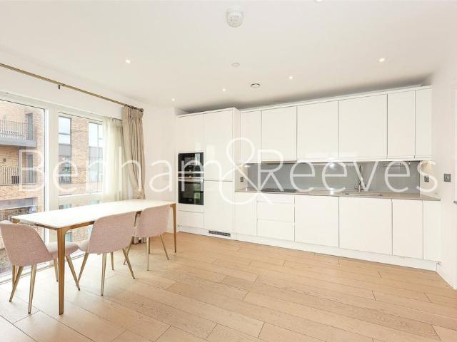 May House, 39 Achill Close, London, NW9 3 bed apartment to rent £2,800 pcm £646 pw