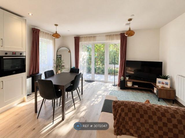 May House, Watford WD18, 2 bed flat to rent, £1,900 pcm | PrimeLocation