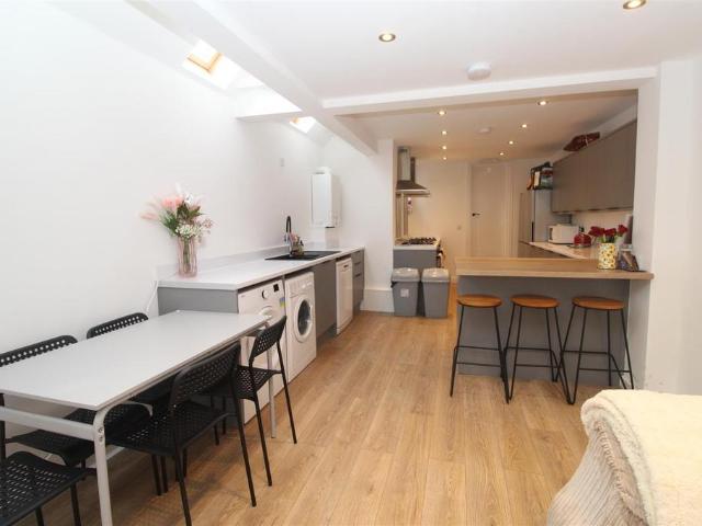 May Street, Cardiff CF24 6 bed house to rent £3,750 pcm £865 pw