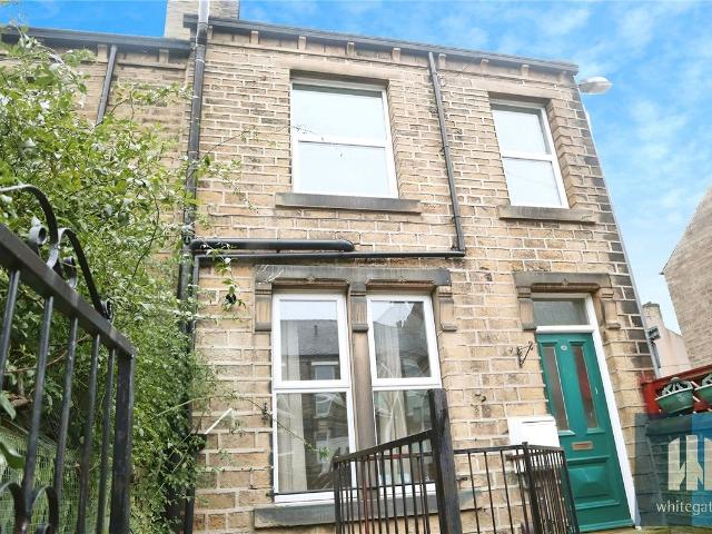 May Street, Crosland Moor, Huddersfield HD4, 2 bed end terrace house to rent, £700 pcm | PrimeLocation