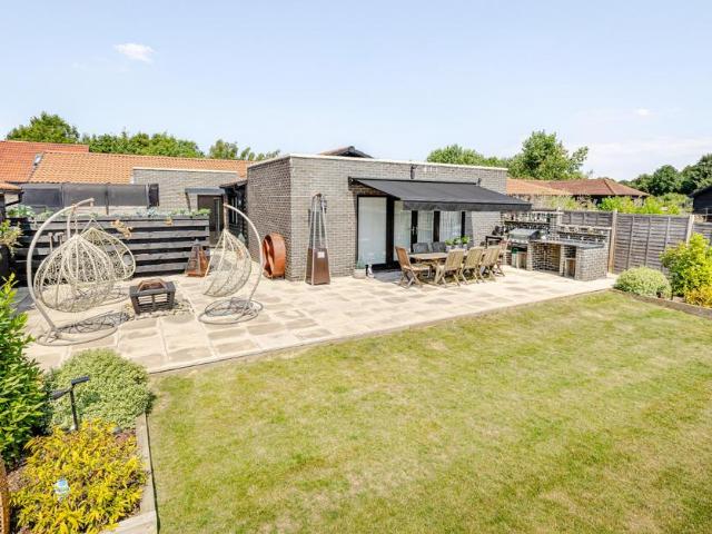 May Walk, Elsenham Road, Stansted, CM24 3 bed bungalow to rent £2,500 pcm £577 pw