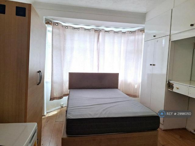 May Terrace, Ilford, IG1 1 bed in a house share to rent £750 pcm £173 pw