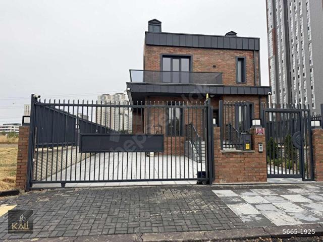 Maya Koleji Karşısında Oturuma Hazır 3+1 Villa KALİ A.Ş
