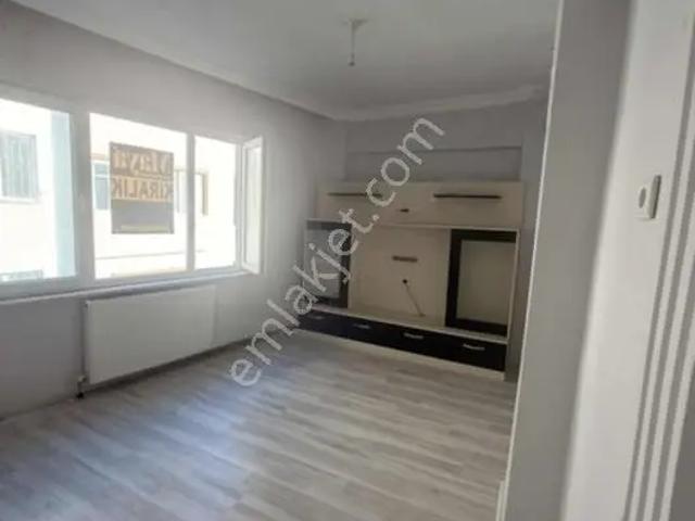Mayadan Gyo Hacıyusufta Arakat Ayrı Mutfaklı Satılık 1+1 Daire