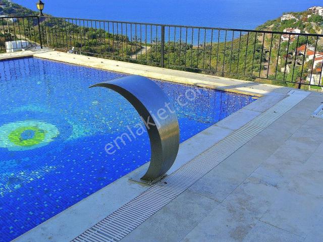 Mayakoyu Denize Sıfır Sitede Tam Cephe Manzaralı Havuzlu Villa